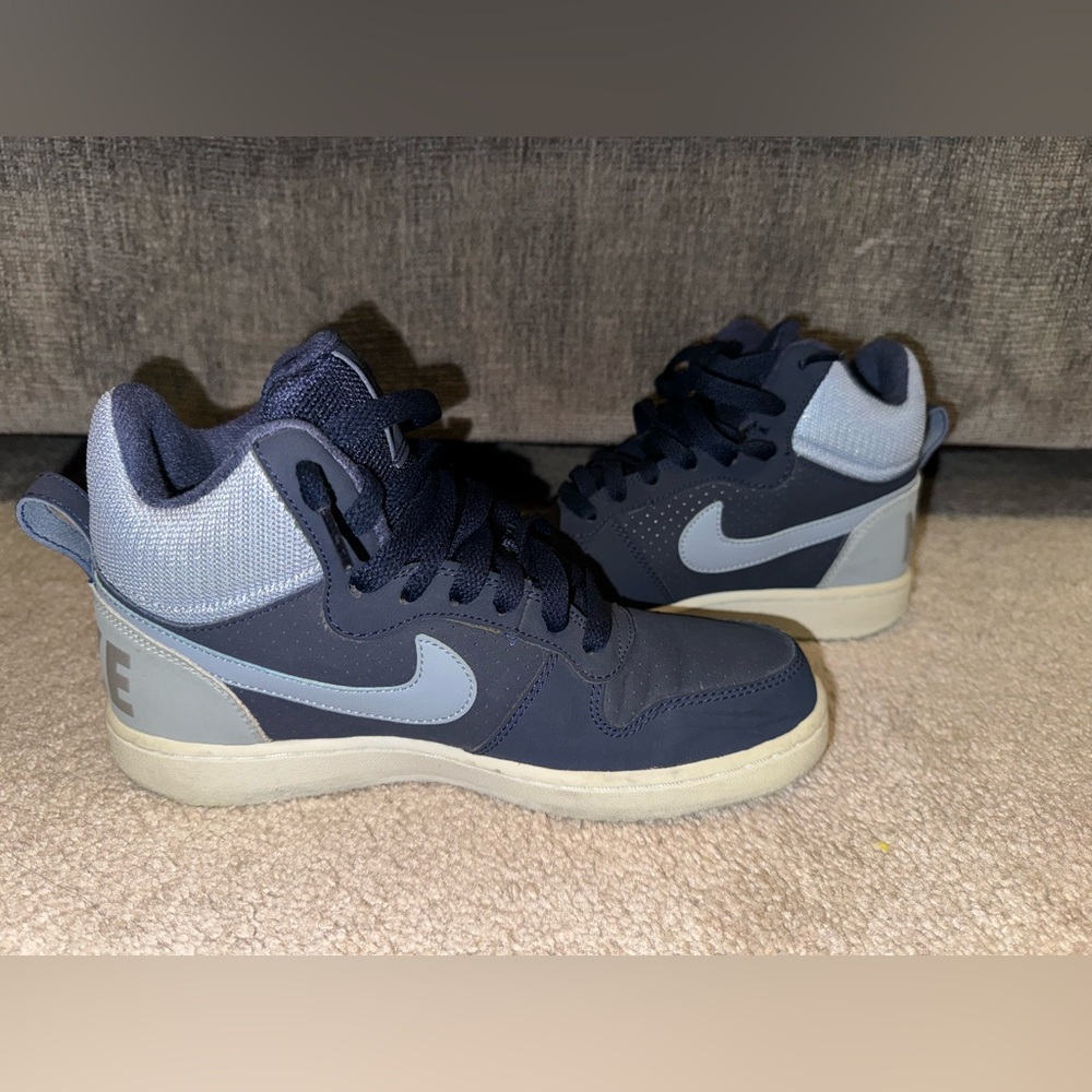 Women’s nike court borough mids
